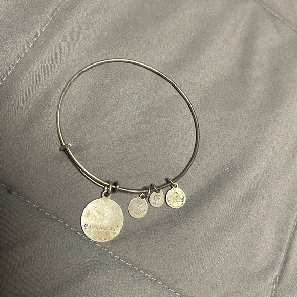 Alex and Ani 2014 Las Vegas Welcome Sign Poker Chip Silver Bangle - Picture 4 of 4